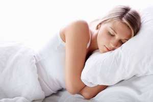 女人在晚上睡觉前该如何保养肌肤