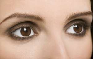 经常熬夜眼袋黑眼圈浮肿怎么消除？